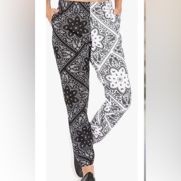 Shosho Size XL Black and White Colorblock Paisley Printed Joggers - Picture 1 of 4